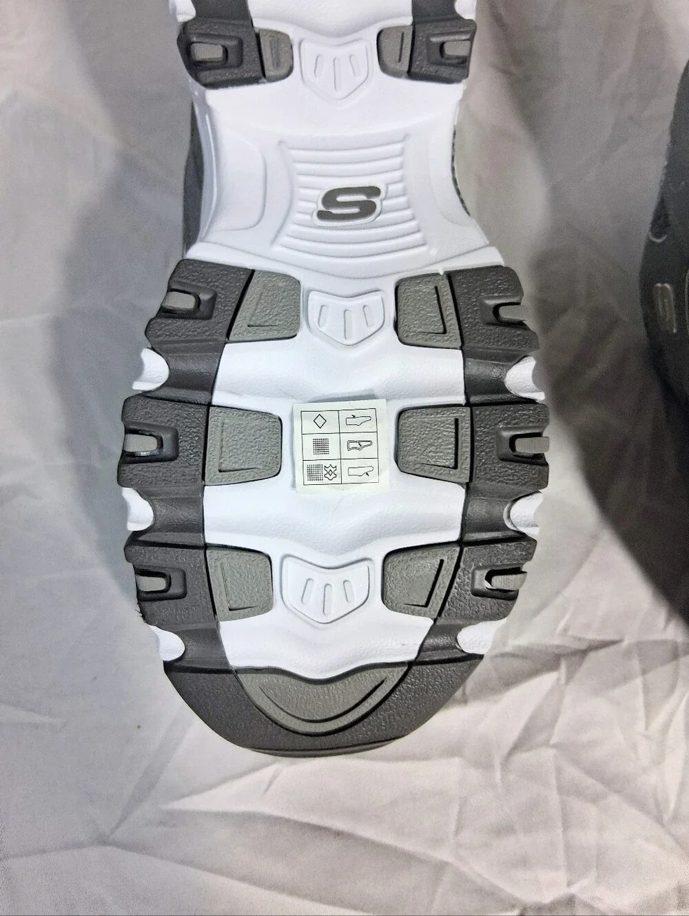 Women's Sporty Grey & White Skechers Size 11 D'Lites NWT Air Cooled Memory Foam